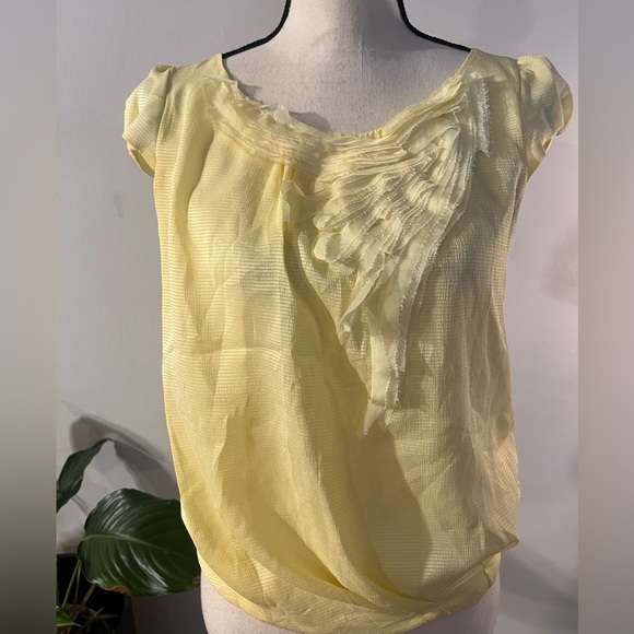 Chic Yellow Ruffle Blouse - Picture 2 of 11